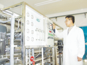 河南油田桐柏山天然礦泉飲料廠 嚴(yán)把質(zhì)量關(guān)，守護(hù)“瓶”安生活